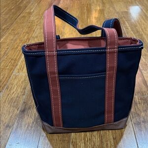 L.L. Bean Navy and Reddish-Brown Boat and Tote zipper top